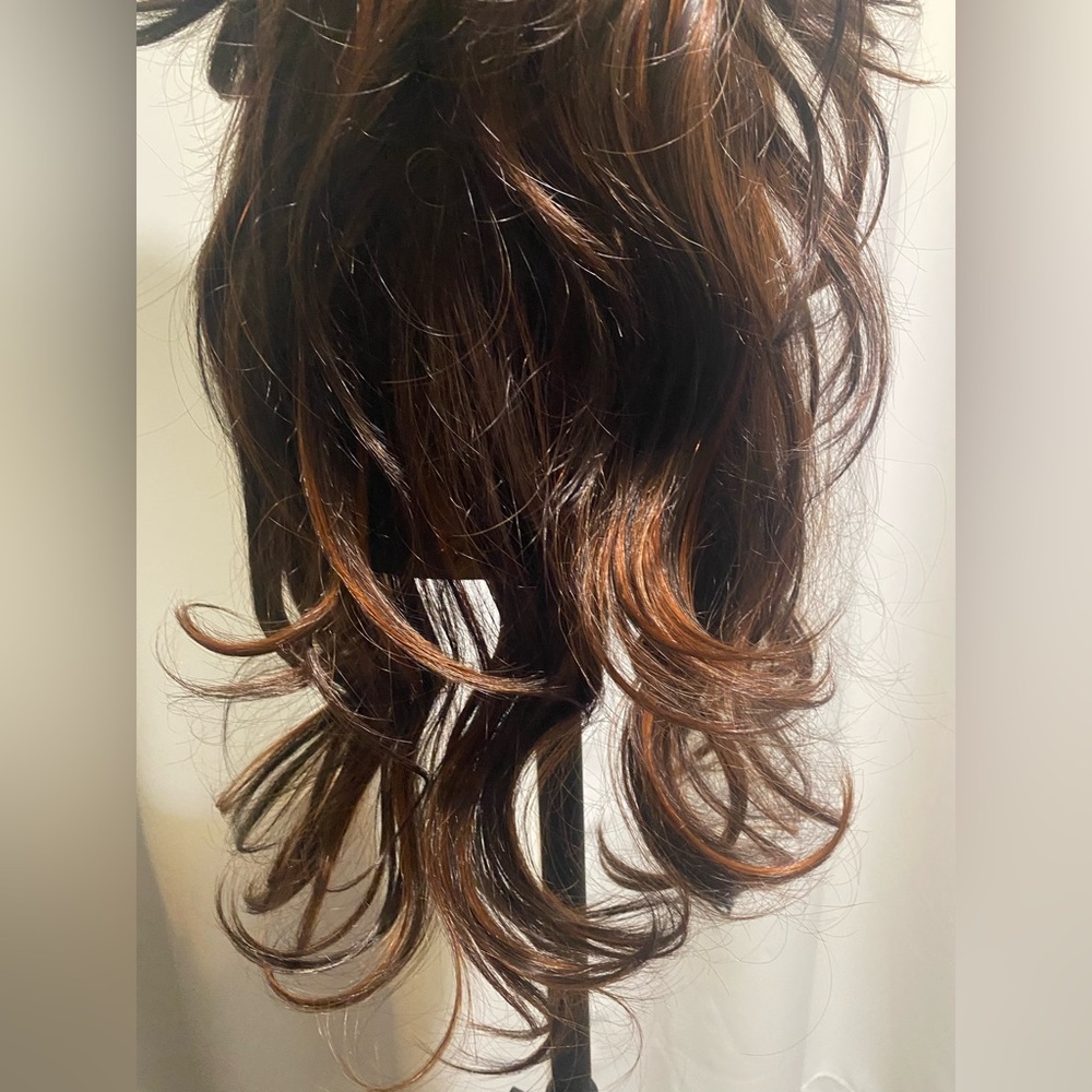 Elegant Chestnut Brown With Copper Highlights Long Layered Wavy Wig - Picture 4 of 9